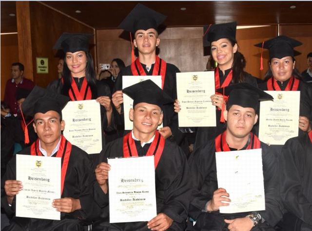 De pie; Kony Vanessa García, Juan David Galvis, Angui Dayana Figueroa, Martha Jineth Durán. Sentados; Cristian Andrés Bonilla, Jhon Sebastián Bastos y Héctor Orlando Barrios.